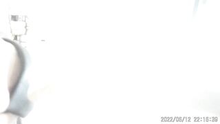 商場女廁全景偷拍多位美女尿尿 女神級的小姐姐人美B嫩 1