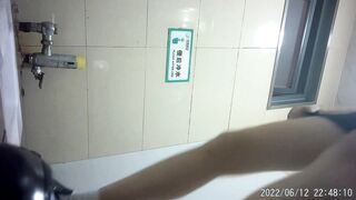 商場女廁全景偷拍多位美女尿尿 女神級的小姐姐人美B嫩 4