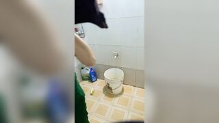 房東浴室偷裝攝影機偷拍打工妹洗澡