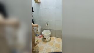 房東浴室偷裝攝影機偷拍打工妹洗澡