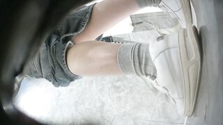 廁拍 無毛靚妹沖BB-03