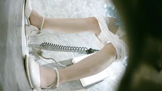 廁拍 無毛靚妹沖BB-09