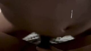 享受性快樂的【女性第一視角】 看大肉棒 瘋狂撞擊自己的小穴 爽的噴水 無套內射-01