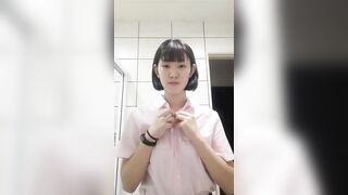台灣學妹和男友之間的私密視訊遭曝光 1