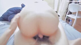 在宿舍裡操她，一邊操一邊擔心室友回來，緊張又刺激，文靜女友性感開檔肉絲大長腿太反差了