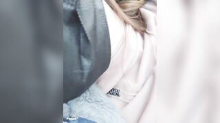正在做愛她的老公打來電話 她老公還在家做好紅燒肉等她呢 差點被發現我們在偷情